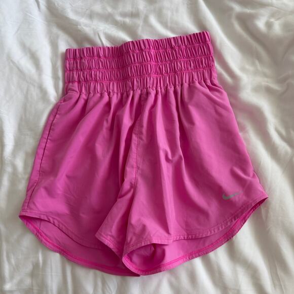 Nike One Women’s Dri-FIT Ultra High-Waisted 3" Shorts Pink Size S - Picture 2 of 6